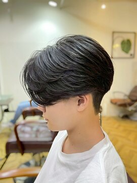 レボルトヘアー(R EVOLUT hair) MEN’S HAIR/波巻きツイストスパイラル/リバースセンターパート