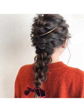 ノル(nol.) [toshi'sアレンジ]三つ編み編みおろしアレンジ