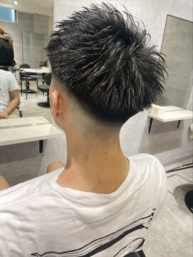 アンダーバーホワイト(_WHITE) フェードカット