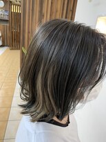 クオリス 上板橋店(QUALIS) 大人インナーカラー ミルクティーベージュ 小顔外ハネ