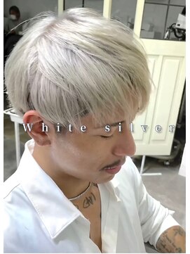 ウーロス(uros.) ホワイトシルバー