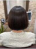 ショートボブ/センターパート/ツヤ髪/グラデーション/イヤリング