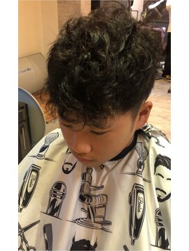 ヘアールームノア(Hair room Noa) 癖毛を活かしたスペインカール風前下がりショート