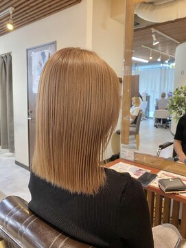 ブリッツ レボ(BLITZ-REVO) ミディアムボブ×ミルクティーベージュ