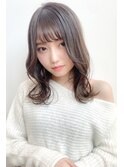 オリーブベージュ