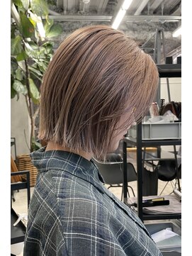 ザ デイ(THE DAY) 切りっぱなしボブ/グレージュカラー