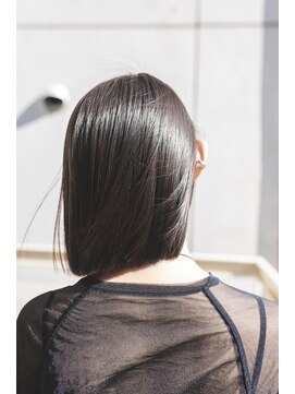 ミット バイ ツリー 吉祥寺(mit by tree) 細めハイライトブルーカラーの前髪なしぱっつんボブ