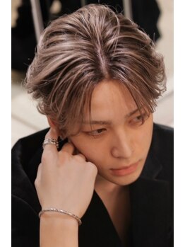 サンズ オブ フェブ(sons of fev)の写真/特殊ケア剤で叶える！ダメージレスなハイトーンカラーで海外ヘア風◎