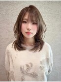 ミディアム/ハッシュカット/グレージュ/フェイスレイヤー