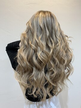 ローレン(Rollen) 大人気！ハイライトで作るハイトーン×シールエクステ