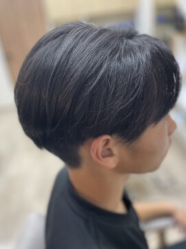 ケイ美容室 センターパート　ツーブロックマッシュヘア