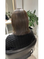 シキ 戸塚(Shiki.)&nbsp;結べるボブ　外はね　インナーカラー