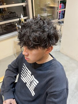 ソウスシア(SOURCE cia) 無造作メンズスパイラルパーマ【佐藤和弥】