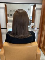 アドラーブル 松崎店(adorable)&nbsp;【外ハネスタイル】【ミルクティーベージュ】【艶カラー】