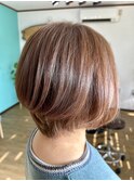 60代白髪活かしカラー×ショートボブ