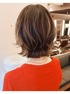 ティーシェル(TIECHEL) 小顔イメチェン、ブルーグレージュカラーくびれレイヤーボブ