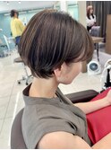 くせ毛さんでも耳掛けショートボブ