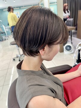 アッシュ 下北沢店(Ash) くせ毛さんでも耳掛けショートボブ