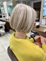 アッシュ 下北沢店(Ash) 白髪を活かしたローライトカラーのショートボブ