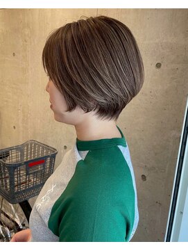 ロッカヘアエジェ(ROCCA hair eje.) シアーベージュの大人ショート