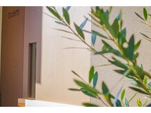 クエム(quem)の雰囲気（ナチュラルな色合いがほっとさせてくれるお店です。）