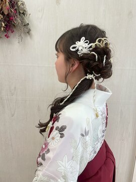 プランタン(Printemps) 大人可愛い和装ヘアセットワンサイドローポニーテール編み込み