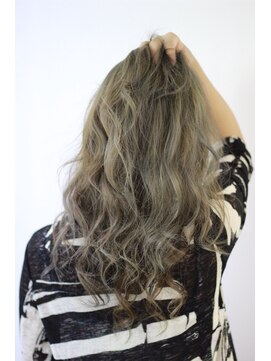 カリン(carin) Carin那覇真嘉比店/小顔/オリーブカラー/セミウェットウェーブ