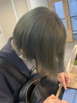 ミュラ(mulah) 透明感抜群ブリーチカラーオリーブグレージュ＊ミディアムボブ