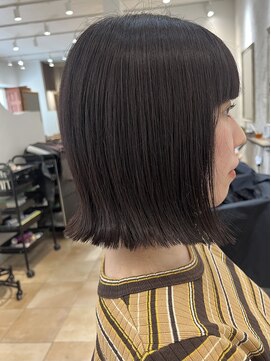 アマレット(Amaretto) ダークバイオレット×ぱつっとボブ