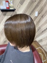 ルネッサンスヘアー ラファエロ(RAFFAELLO) ボブ 艶々グレーカラー 毛先軽やかにまとまるボブ