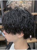 縦落ちツイストスパイラルセンターパートミディアム