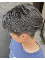 フリーク バーバーショップ 都島店(FREAK BARBER SHOP)&nbsp;黒髪ニュアンスフェザーパーマツーブロックセンターパート
