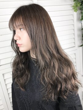 アリー 原宿 表参道(ALLY) [ALLY阿部]透明感抜群なベージュ×外人風レイヤースタイル