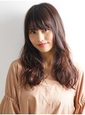 ぱっつんバングの大人ロングスタイル