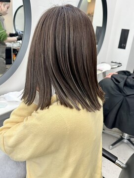 ヒビヲ(HIBIO) ショートボブイルミナカラーミルクティーベージュダブルカラー