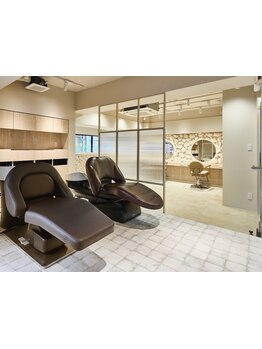 【30代・40代】働く大人女性にゆっくり休んで頂けるよう女性スタイリストがマンツーマンで担当！