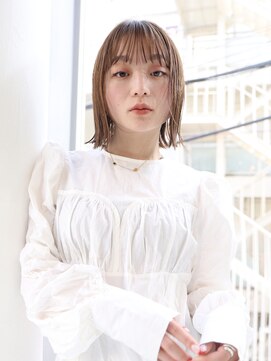 ハーバーズ バイ エムスラッシュ 鎌倉由比ヶ浜(Harbors by M.SLASH) ぱっつんボブ/透け感/細めハイライト/ウェットヘア/鎌倉