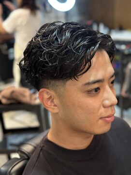 フランクスバーバー アンド ビアークラブ(FRANK'S BARBER and BEER CLUB) スパイキーショート/フェザーパーマ/サーフカール/有楽町