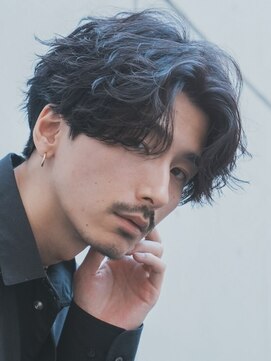 レタッチ バイ フィフス 天神大名(RETOUCH by fifth) 天神大名メンズパーマフェザーパーマセンターパートガイルヘア