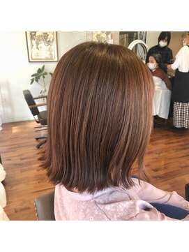 アンプレヴーアジュテ(Impre'vu ajoute) フェミニン外ハネボブ