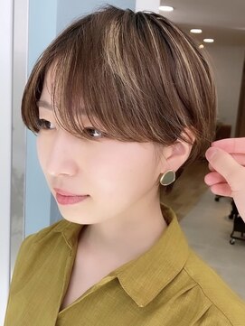 ビュー フクオカ(VIEW FUKUOKA) 美髪にオトナかわいいホワイトグレージュネビージュショートボブ