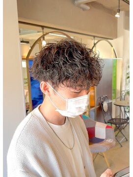 グート ヘアーメイク(gut HAIR MAKE) メンズ 波巻きパーマ スパイラル 強め
