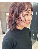 レッドピンクブラウン　くるくるパーマ　スパイラル　