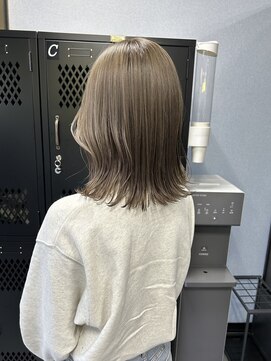 アンビシャス 国分寺 切りっぱなし外はねボブミルクティーベージュ