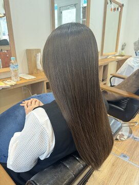 ピリナ(Pilina) ツヤ髪ロング　【Pilina 上大岡】