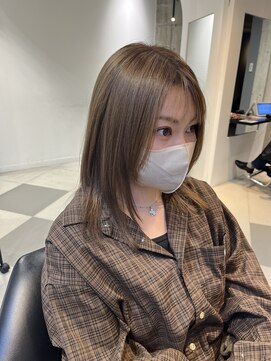 イワイナゴヤ(i i -IWAI NAGOYA-) ブリーチなしWカラー、レイヤーカット