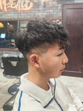 スリーセント 栄(3/cent) スペインカール/フェードカット/スキンフェード