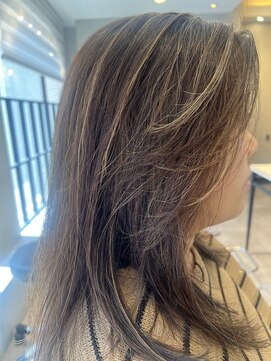 アラモア 国立(Alamoa) ハイライトでカジュアルロングスタイル