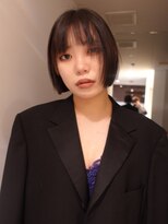 フォークロア 本店(Folk Lore) 角を残したボブ