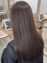 落ち着いた雰囲気のサロンでリラックス♪大人女性の魅力を引き出すスタイルをご提供